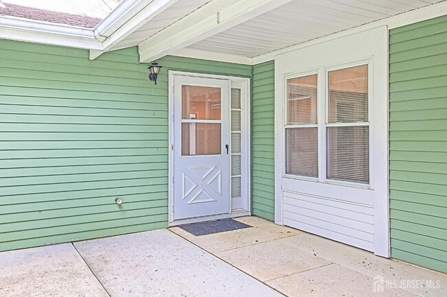 Building Photo - 332 Quinton Dr