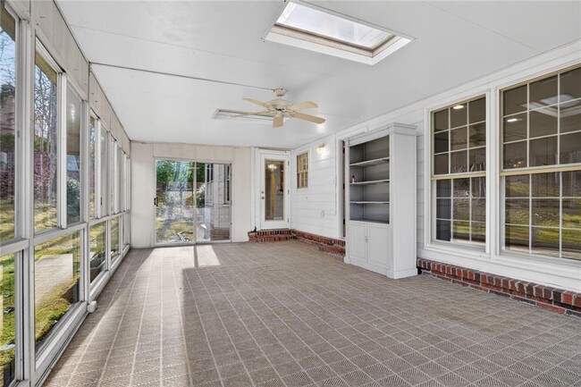 Building Photo - 5340 Tally Green Dr