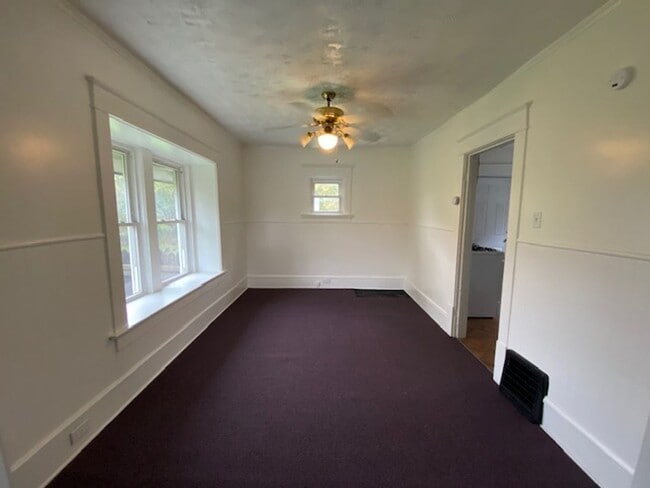Building Photo - Large Single-Family Home in East Akron