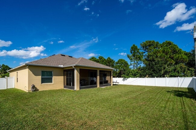 Building Photo - 1026 SW Ingrassina Ave