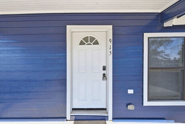 Building Photo - 915 Nevell St