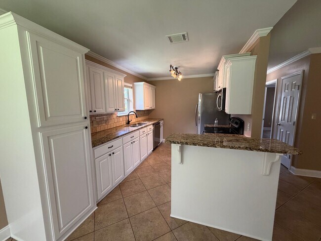 Building Photo - 614 Alex Way