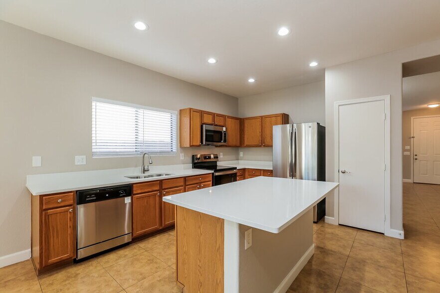 Building Photo - 2611 W Bloch Rd