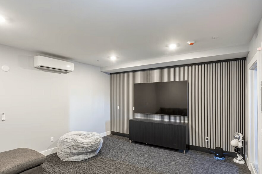 Building Photo - 365 Western Ave