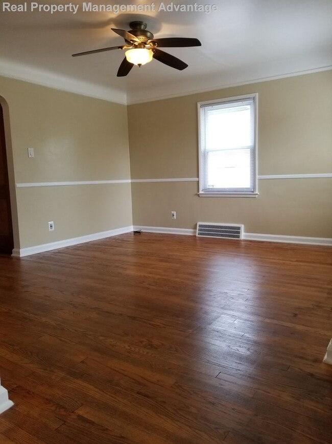 Building Photo - Meticulously Maintained 2 Bedrooms and 1.5...