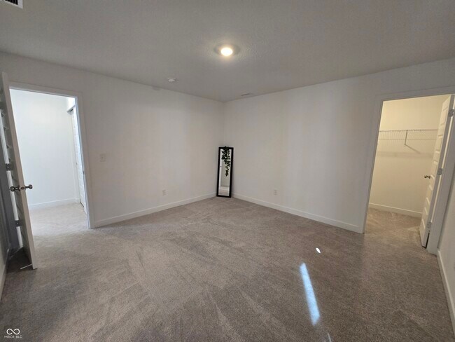 Building Photo - 5128 Summerton St