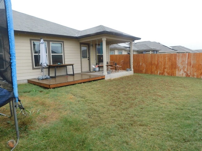 Building Photo - "Spacious 4-Bedroom Gem in San Antonio – Y...