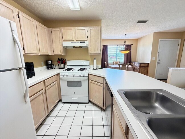 Building Photo - 8402 Waterview Way