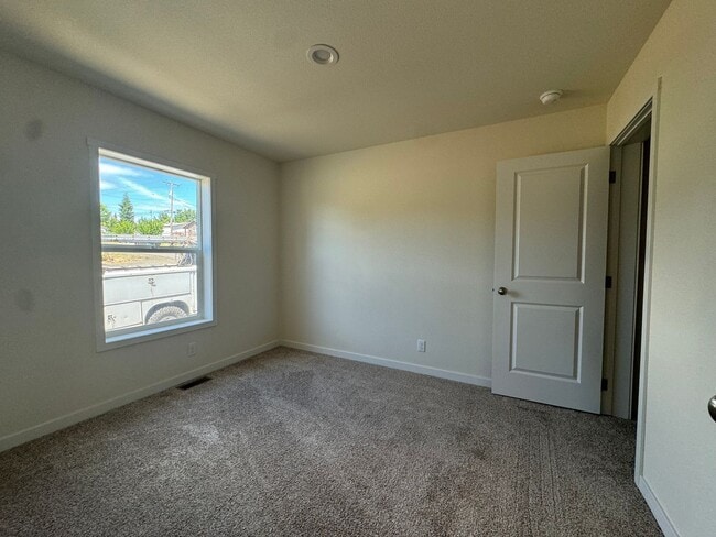 Building Photo - Brand New 3 bedroom House