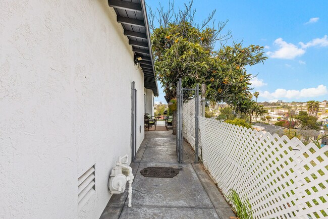 Building Photo - 3254 Logan Ave