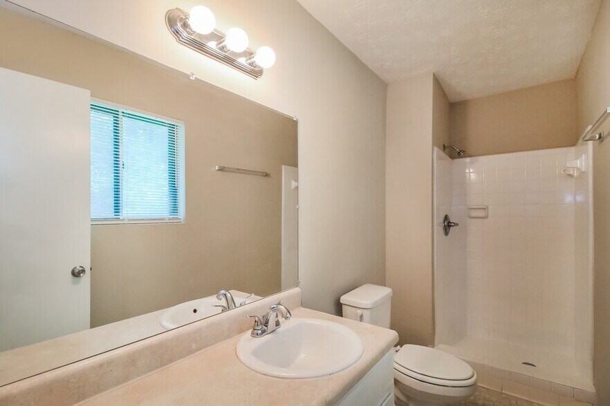 Building Photo - 233 Lucan Way