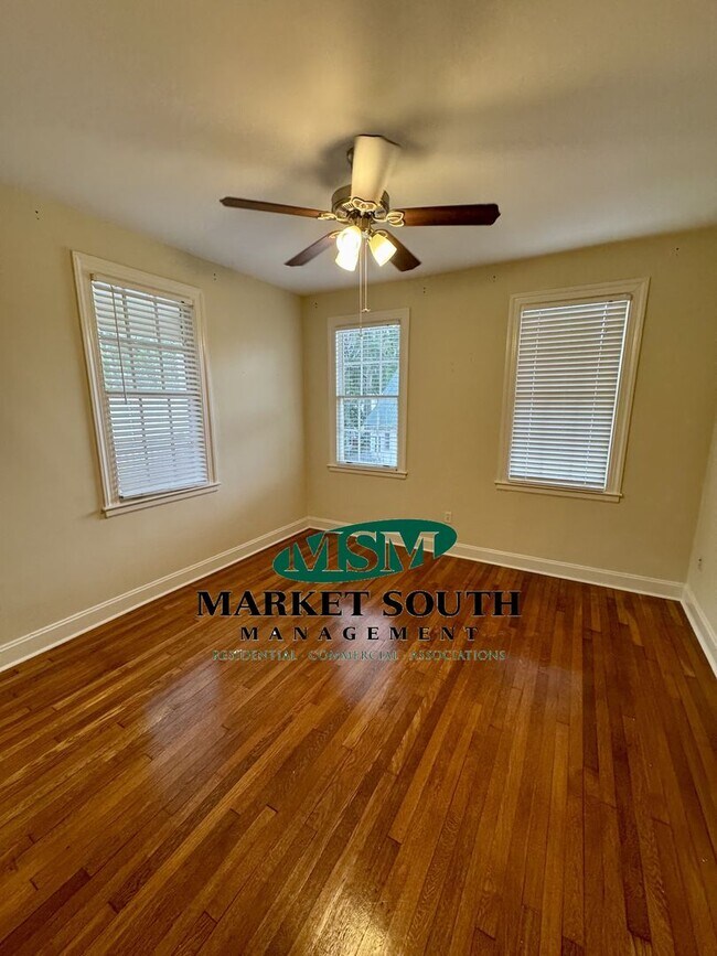 Building Photo - ARDSLEY PARK GEM- AVAILABLE NOW!  APPOINTM...