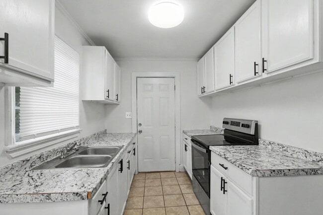 Building Photo - 2517 Rachel St