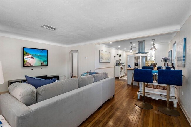 Building Photo - 2201 Park St N