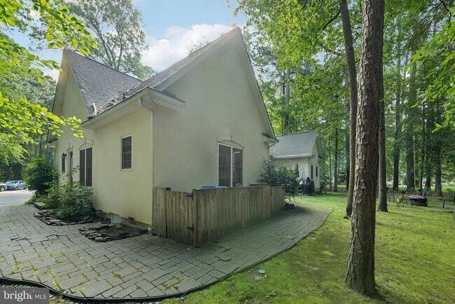 Building Photo - 14715 Jennifer Ct