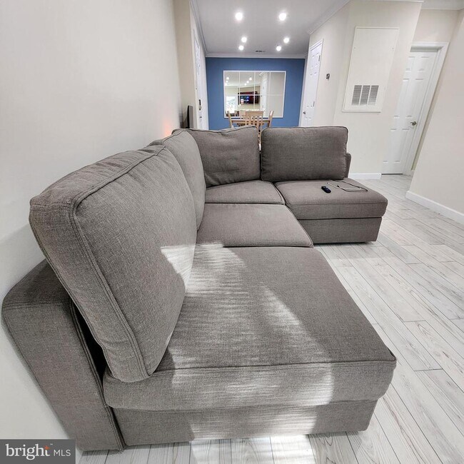 Building Photo - 255 S Pickett St