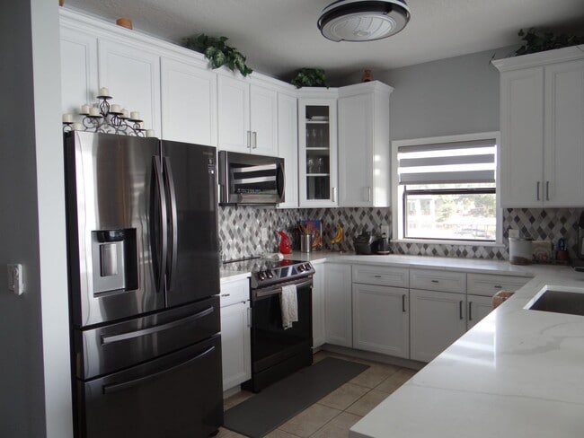 Building Photo - Furnished Room for Rent