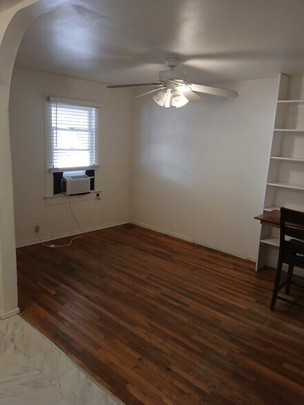 Building Photo - 558 Dameron Dr