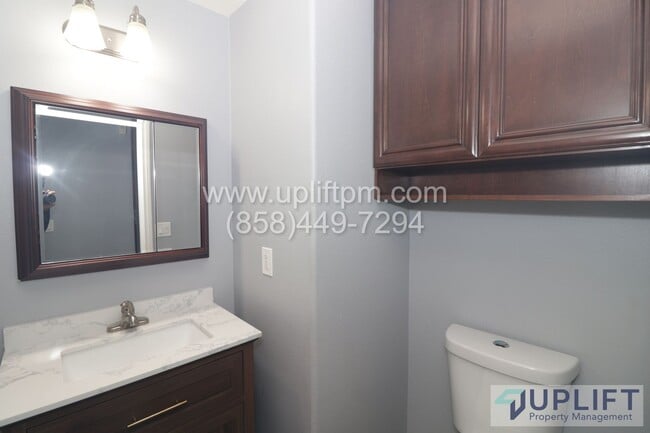 Building Photo - Beautiful 4BR/3BA Townhouse for Lease in Legacy Walk - Southcrest