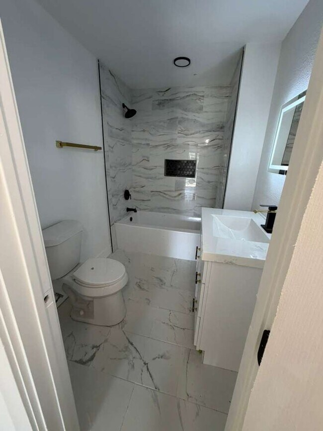Building Photo - BEAUTIFUL HOME IN LA PORTE. MOVE IN READY!.