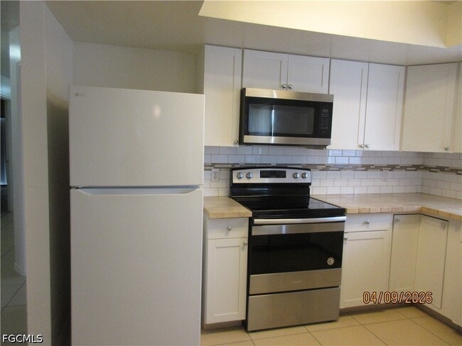 Building Photo - 1218 NE 8th Terrace