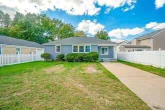 Building Photo - 4 Bed 2.5 Bath Home for rent in Norfolk