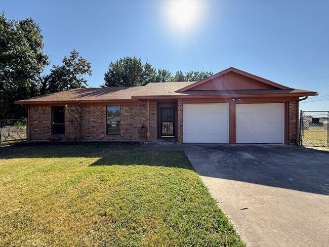 Primary Photo - 2308 Ridglea Ct