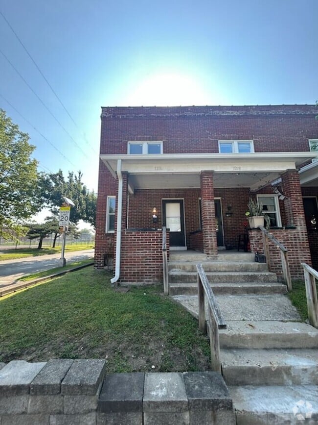 Building Photo - 2 bedroom town-home in Milo-Grogan Neighbo...