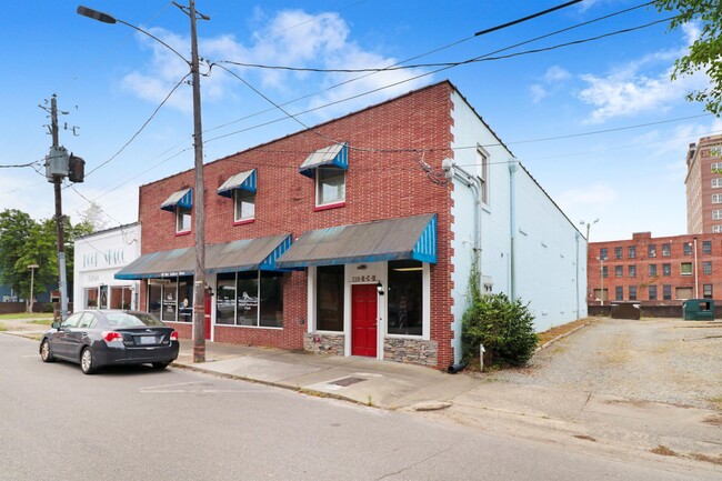 Building Photo - 118 W Mulberry St