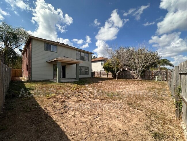 Building Photo - 819 Briarwood Dr