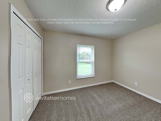 Building Photo - 5816 33rd Dr E