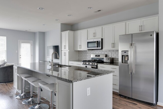 Building Photo - 2272 Perennial Cir