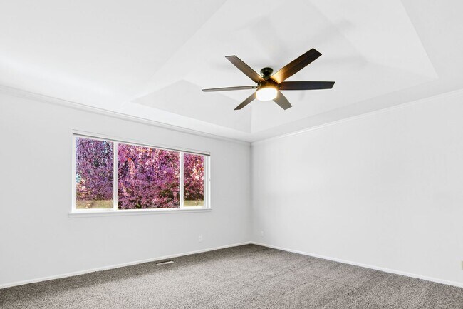 Building Photo - Parkside Paradise: Spacious 5-Bed Luxury in Hobble Creek