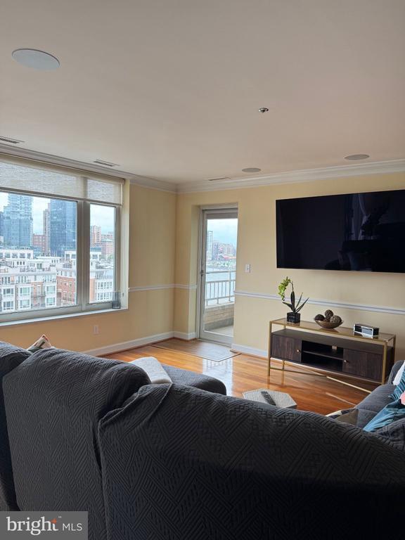Building Photo - 100 Harborview Dr