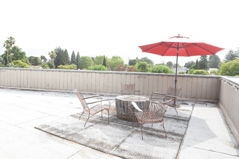 Building Photo - 155 W Cherry Creek Rd