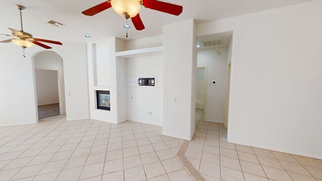 Building Photo - 4-Bed/2.25-Bath with Solar!