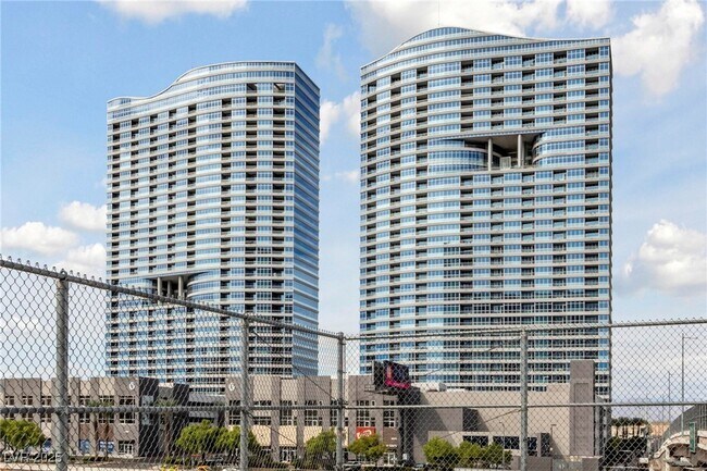 Building Photo - 4525 Dean Martin Dr