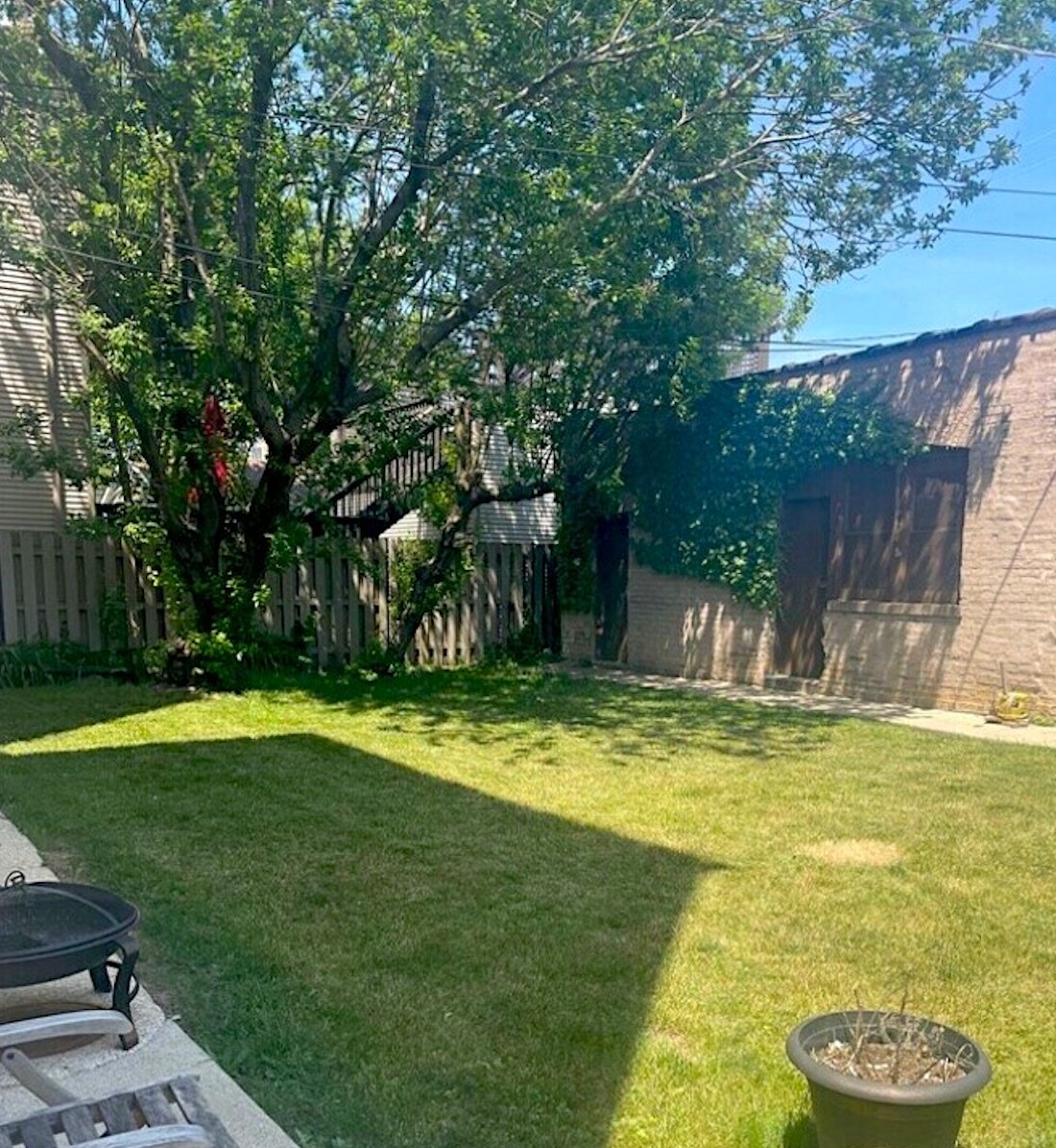 Building Photo - 2939 N Fairfield Ave