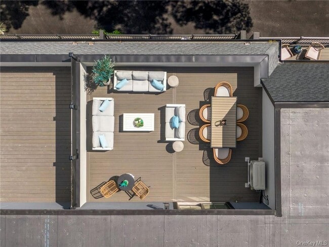 Building Photo - 162 Bedford Rd