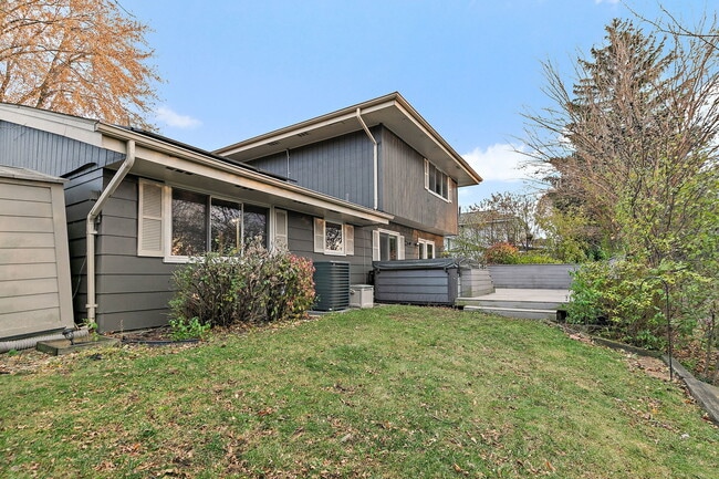 Building Photo - 1126 Tiverton Ct