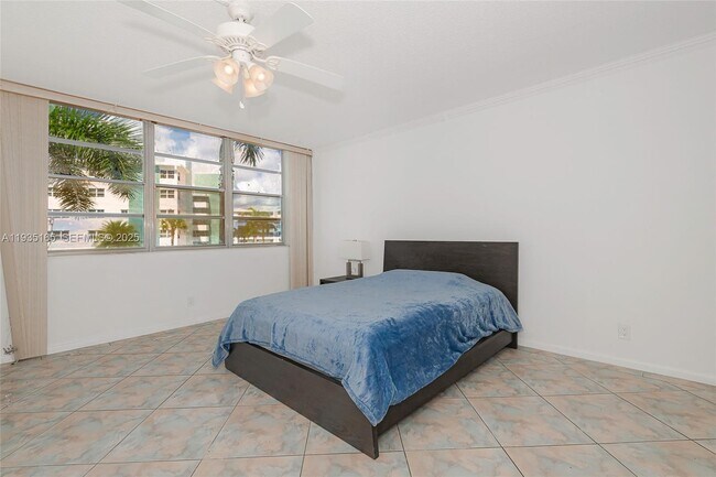 Building Photo - 3181 S Ocean Dr