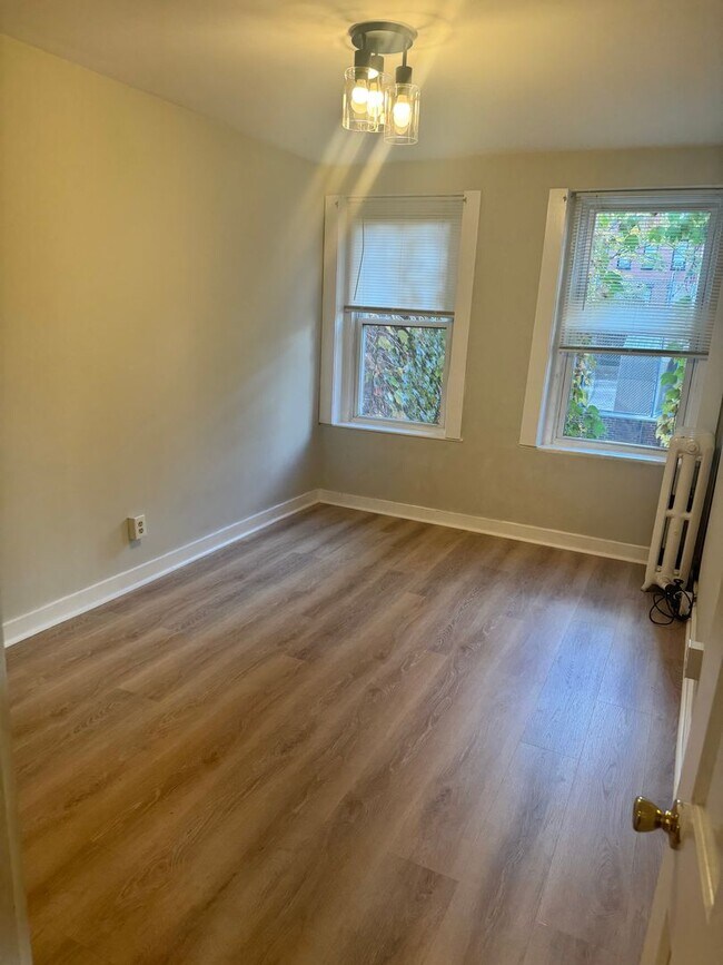 Building Photo - Great 2 bedroom Available 6/1