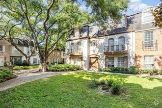 Building Photo - 503 N Post Oak Ln