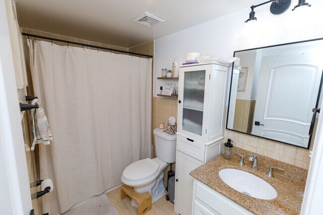 Building Photo - Fantastic Location Near Brightwood Park - ...