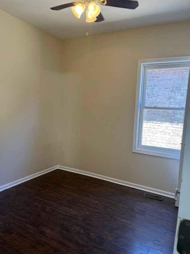 Building Photo - 722 E 91st Pl