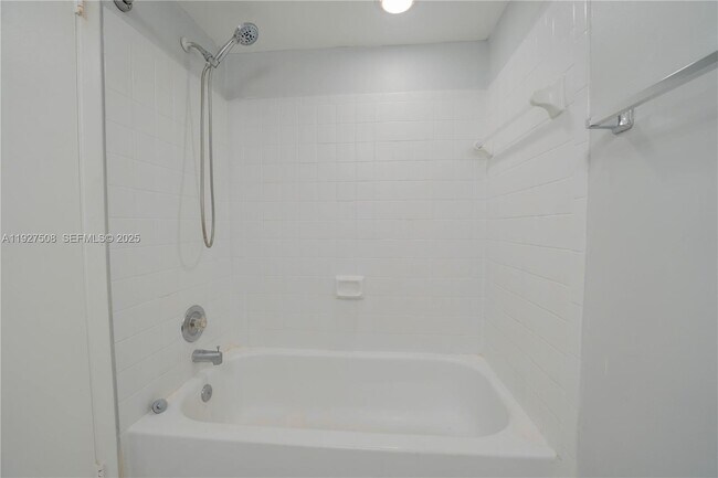 Building Photo - 5686 Rock Island Rd