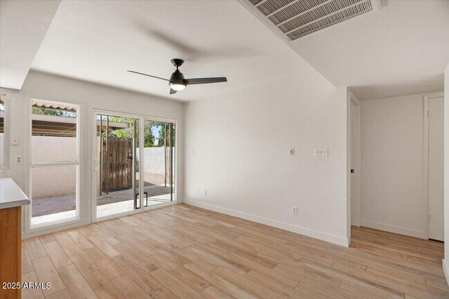 Building Photo - 7803 E Vernon Ave