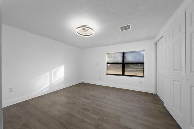 Building Photo - Completely Renovated 4/2 Home on a Corner Lot in the SODO Area of Orlando