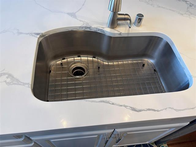 Building Photo - 6734 Oak Hill Ln