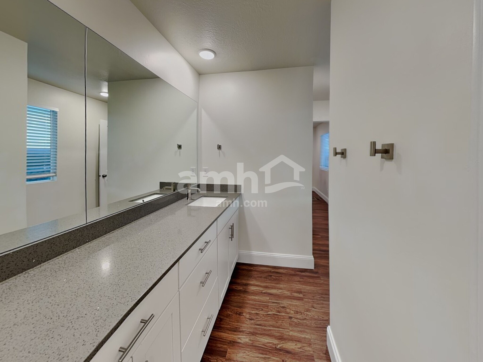 Building Photo - 3354 Fields Ave